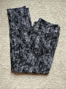 Nic & Zoe Women’s Black & White Patterned leggings